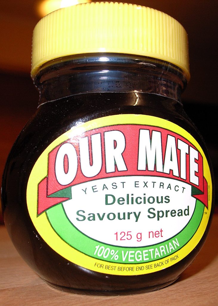 Тёмная дрожжевая паста в банке (Marmite, Vegemite, Bovril)