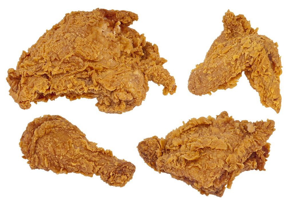 Кусочки хрустящей жареной курицы — основа Marmite Chicken